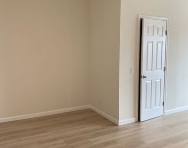 814 S Hobart Boulevard - Photo Thumbnail 2