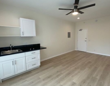 814 S Hobart Boulevard - Photo Thumbnail 8