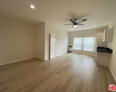 814 S Hobart Boulevard - Photo Thumbnail 1
