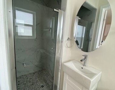 814 S Hobart Boulevard - Photo Thumbnail 11