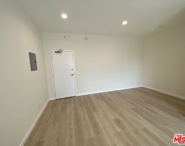 814 S Hobart Boulevard - Photo Thumbnail 17