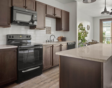 1111 S Main St - Photo Thumbnail 4