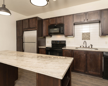 1111 S Main St - Photo Thumbnail 2