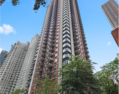 250 E 40th St - Photo Thumbnail 12