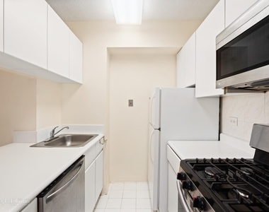 250 E 40th St - Photo Thumbnail 5