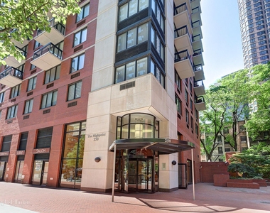250 E 40th St - Photo Thumbnail 11