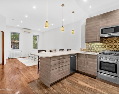 634 E 14th St - Photo Thumbnail 0