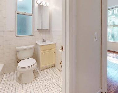 East 85th Street - Photo Thumbnail 3