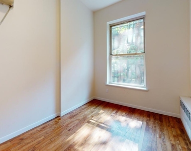 East 85th Street - Photo Thumbnail 5