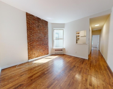 East 85th Street - Photo Thumbnail 0