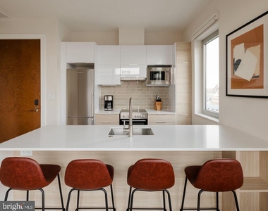 313 Race Street - Photo Thumbnail 12