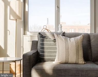313 Race Street - Photo Thumbnail 4