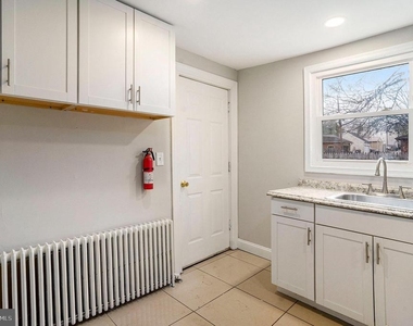 114 N Evans Street - Photo Thumbnail 8