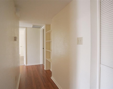 2121 Hepburn Street - Photo Thumbnail 11