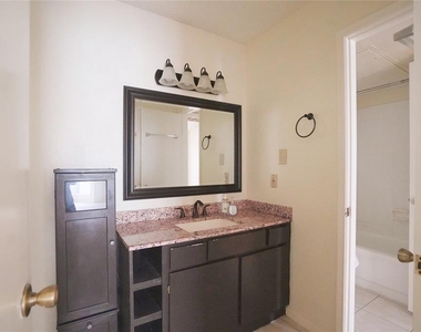 2121 Hepburn Street - Photo Thumbnail 13