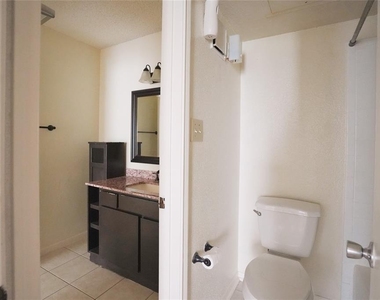2121 Hepburn Street - Photo Thumbnail 12