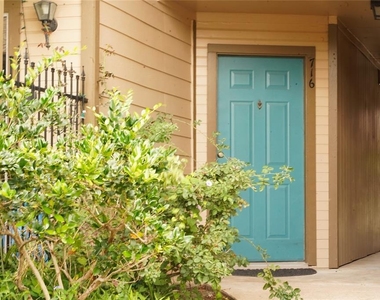 2121 Hepburn Street - Photo Thumbnail 1