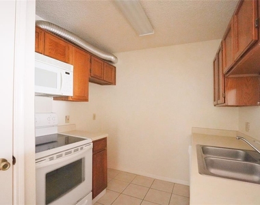 2121 Hepburn Street - Photo Thumbnail 10
