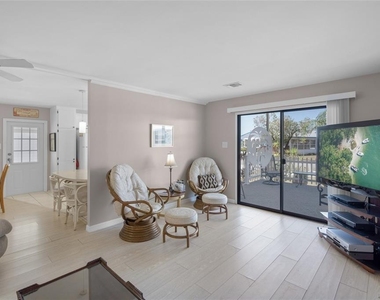 925 Iglesia Drive - Photo Thumbnail 8