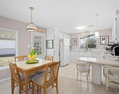925 Iglesia Drive - Photo Thumbnail 4