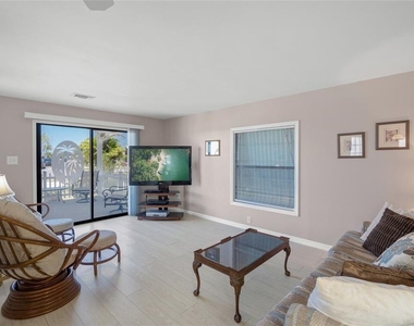 925 Iglesia Drive - Photo Thumbnail 9