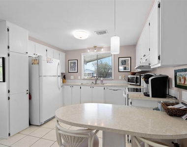 925 Iglesia Drive - Photo Thumbnail 7