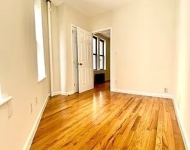 East 80th Street - Photo Thumbnail 3