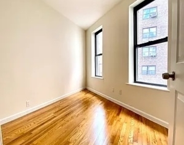 East 80th Street - Photo Thumbnail 4