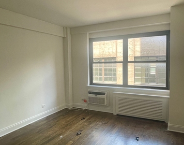 157 East 57th Street - Photo Thumbnail 3