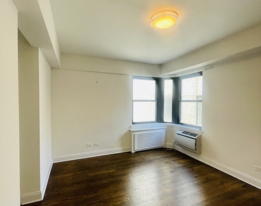 East 57th Street - Photo Thumbnail 14