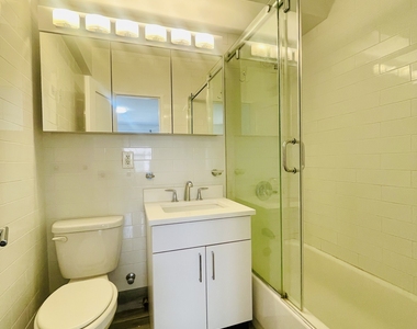East 57th Street - Photo Thumbnail 16