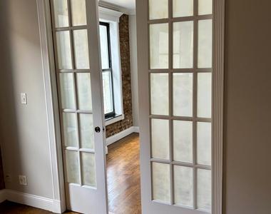 232 Elizabeth Street - Photo Thumbnail 3