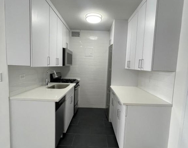 East 89th Street - Photo Thumbnail 4