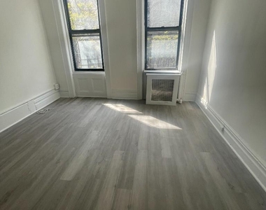 1st Avenue - Photo Thumbnail 1