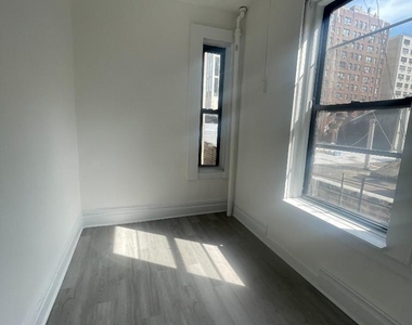 1st Avenue - Photo Thumbnail 0