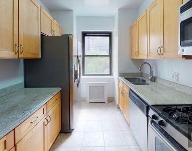 East 47th Street - Photo Thumbnail 0
