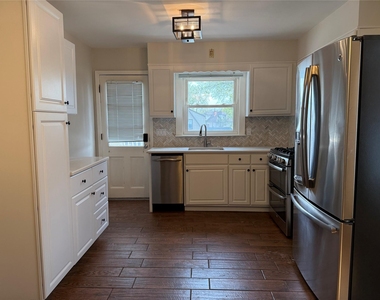 79 Broadway - Photo Thumbnail 2