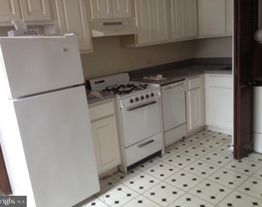 901 Clinton Street - Photo Thumbnail 4