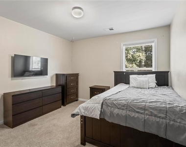 2067 Peach Shoals Circle - Photo Thumbnail 20