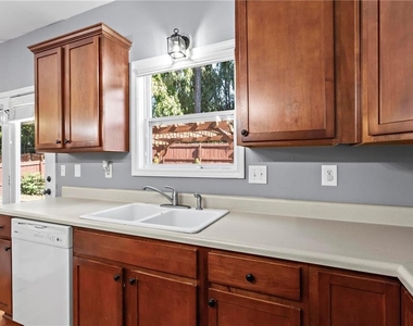 2067 Peach Shoals Circle - Photo Thumbnail 13
