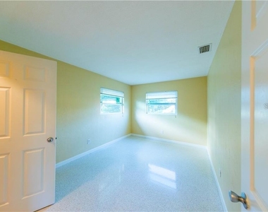 10165 106th Terrace - Photo Thumbnail 7
