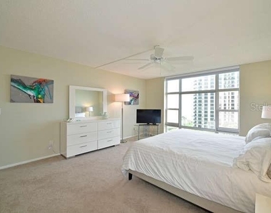 2425 Gulf Of Mexico Drive - Photo Thumbnail 10