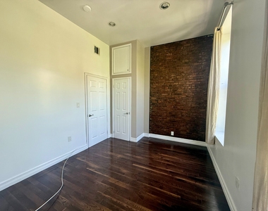 922 Fulton St - Photo Thumbnail 4