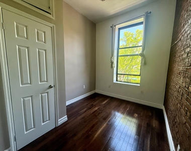 922 Fulton St - Photo Thumbnail 6