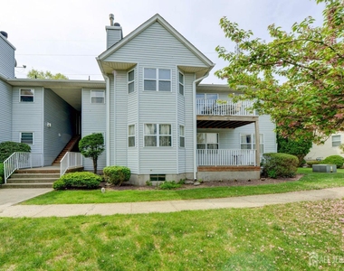 300 Ventnor Court - Photo Thumbnail 4