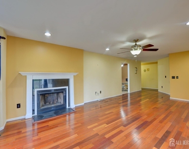 300 Ventnor Court - Photo Thumbnail 5