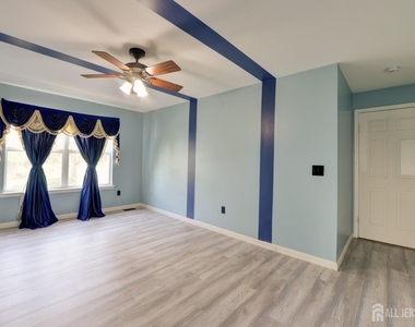 300 Ventnor Court - Photo Thumbnail 17