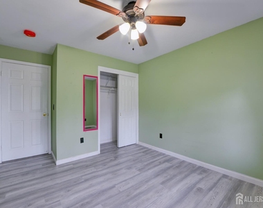 300 Ventnor Court - Photo Thumbnail 23