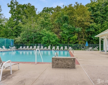 300 Ventnor Court - Photo Thumbnail 2