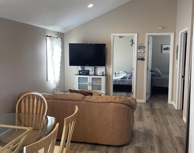 241 Hiering Avenue - Photo Thumbnail 12
